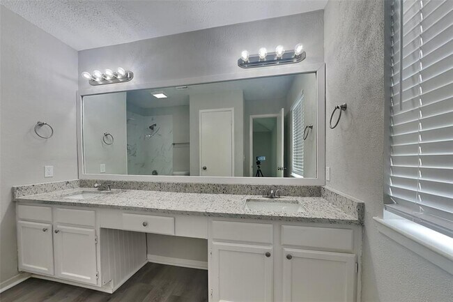 Building Photo - 9315 Silver Tip Dr