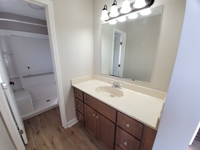 Building Photo - Updated 3 BR|2 BA Home Near TAFB!