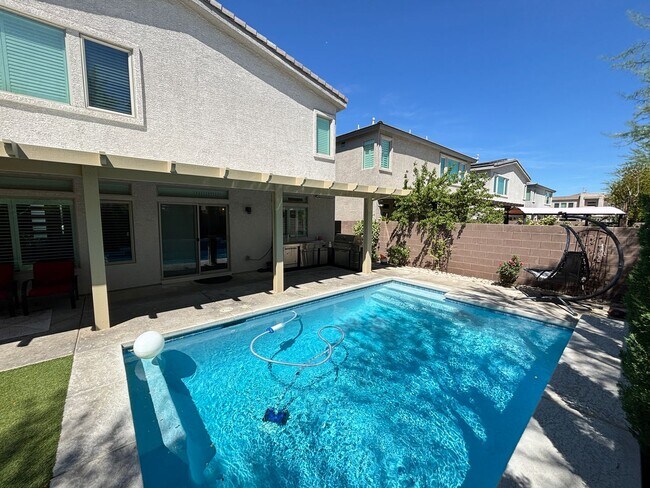Building Photo - Contemporary 4Bed/3Bath/3 Car/+ Loft -residence located in the Silverado Ranch area