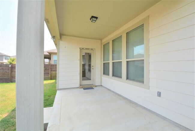 Building Photo - 13915 Osmarea Dr