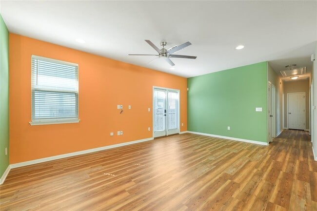 Building Photo - 448 Triumph Rd