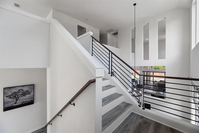 Building Photo - 5160 Statesman Ln