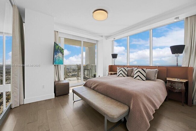 Building Photo - 1040 Biscayne Blvd