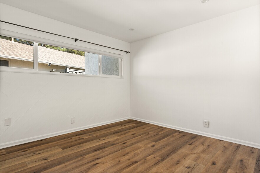 Building Photo - 5840 Allott Ave