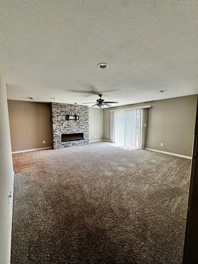 Building Photo - For Rent Beautiful 4 bedroom 3 bathroom 3 attached car garage!