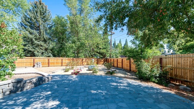 Building Photo - Southwest Reno Stunner - One of a Kind!!!!