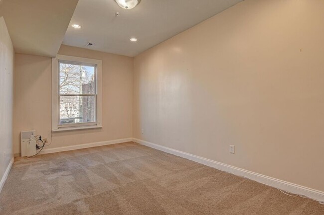 Building Photo - 821 Randolph St NW