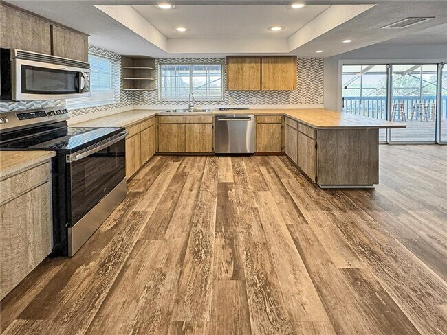 Building Photo - 9903 Bay Dr