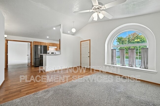 Building Photo - 5827 Orchid Wy S