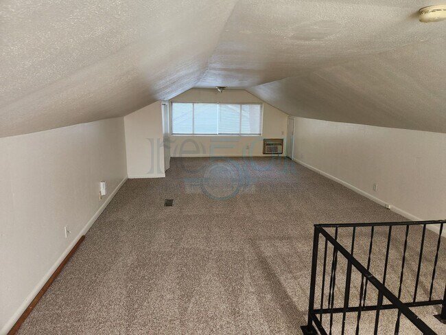Building Photo - Great 3 Bedroom 1 Bathroom in Forest Heigh...