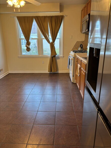 Building Photo - 8567 Pioneer Dr