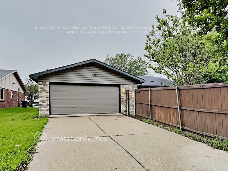 Building Photo - 1217 Lombardy Dr