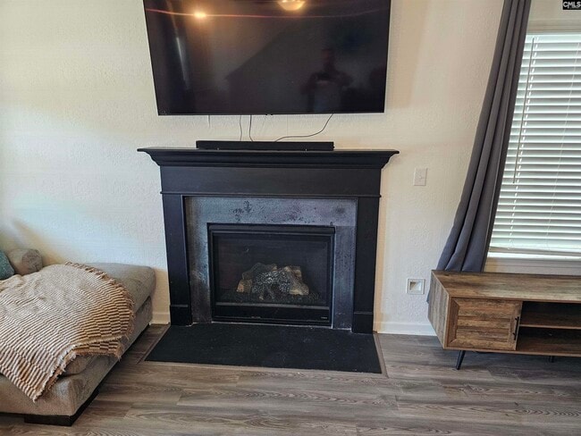 Building Photo - 819 Queenshire Ln