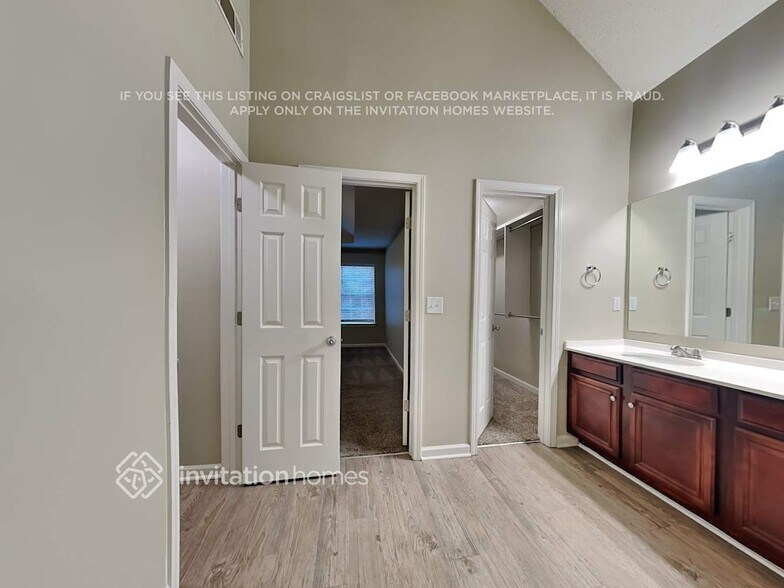 Building Photo - 1923 Tulip Petal Rd