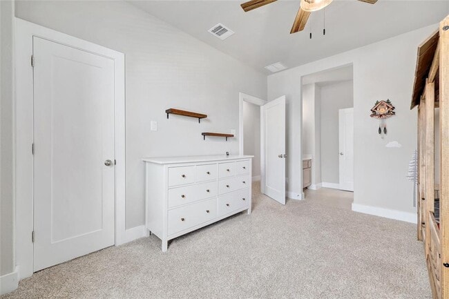 Building Photo - 317 Rock Knl St