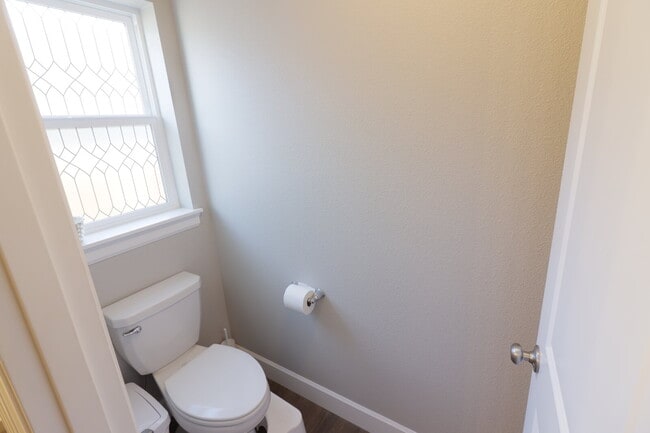 Building Photo - Be the first one to RENT this home! 3 bedrooms, 2 bathrooms, SINGLE LEVEL home with beautiful Lan...