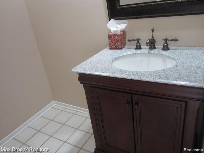 Building Photo - 4250 Breckenridge Dr