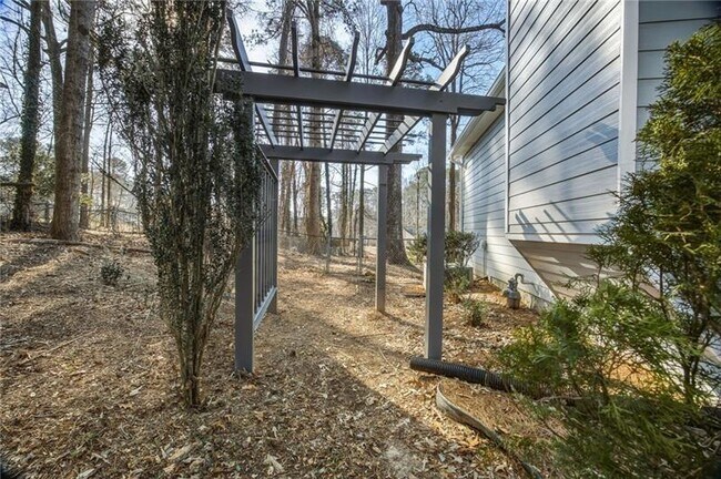 Building Photo - 5825 Stonehaven Dr NW