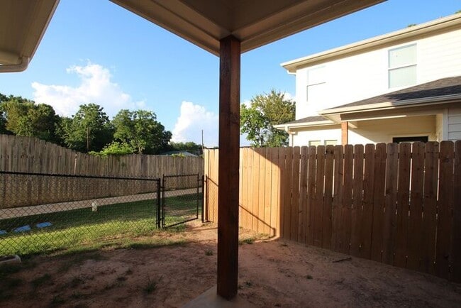 Building Photo - Coming Soon! 2 Bedroom 2.5 Bath Townhome a...
