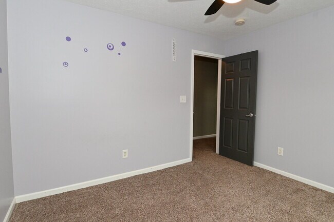 Building Photo - Spacious 4-Bedroom Haven with 2.5 Baths and Nearly 3,000 Sq Ft of Comfort in Indianapolis!