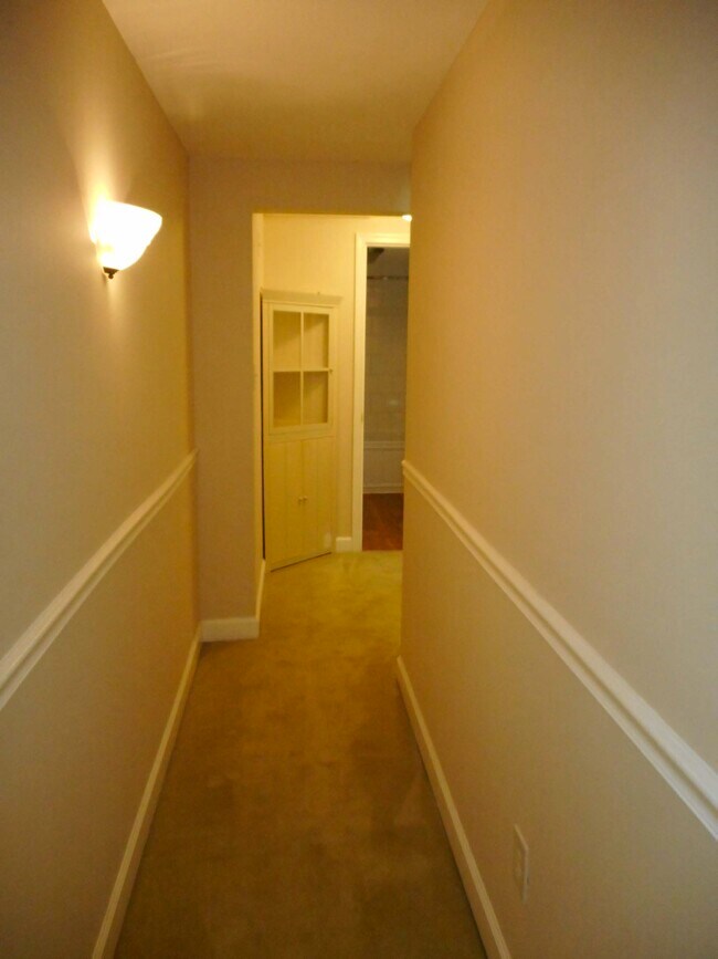 Building Photo - 608 Green St