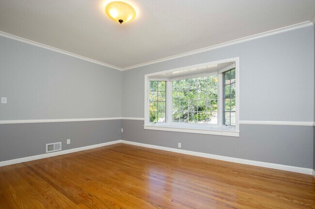 Building Photo - 263 Knight Dr