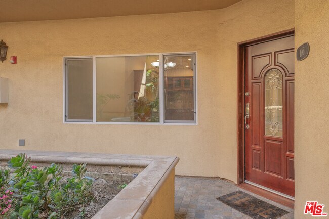 Building Photo - 626 E Orange Grove Ave