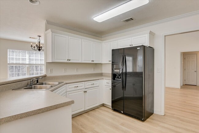 Building Photo - 909 Watsonia Dr