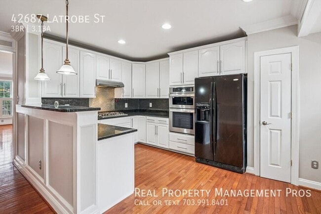 Building Photo - 42687 Latrobe St