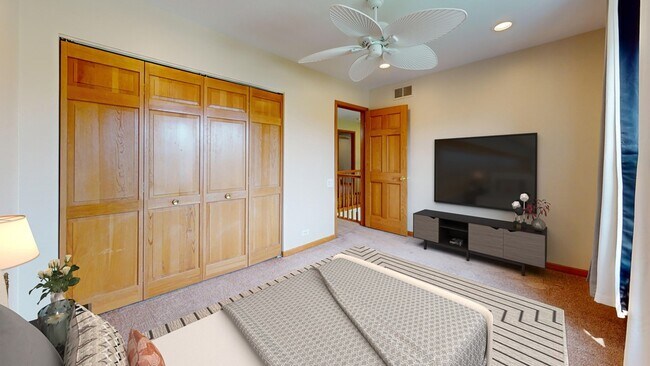 Building Photo - 1657 Fairport Dr