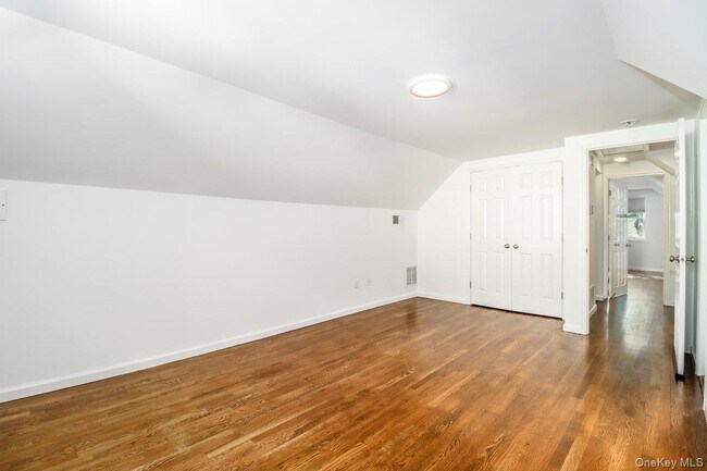 Building Photo - 112 Thornbury Rd