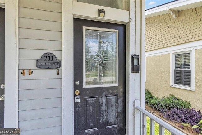 Building Photo - 211 Broad St