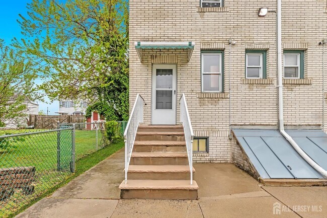 Building Photo - 91 2nd St
