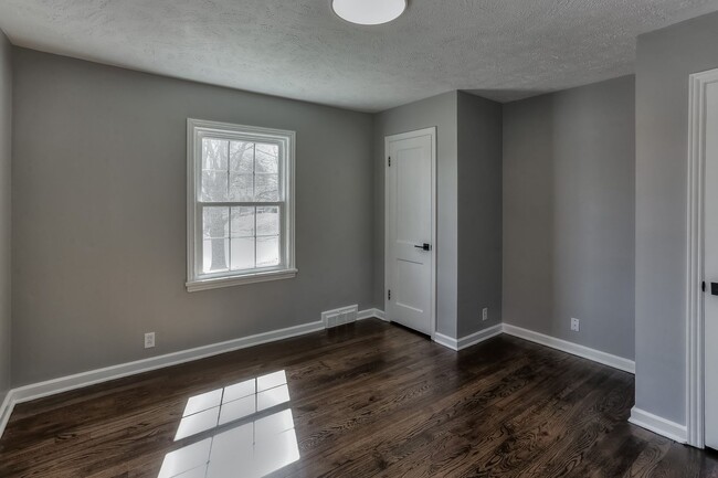 Building Photo - Amazing Aksarben Home