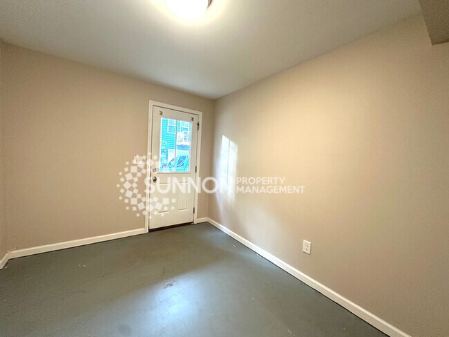 Building Photo - 3 Bedroom Townhome in Mountain Island