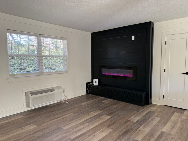 Building Photo - 230 13th Ave Pl NW