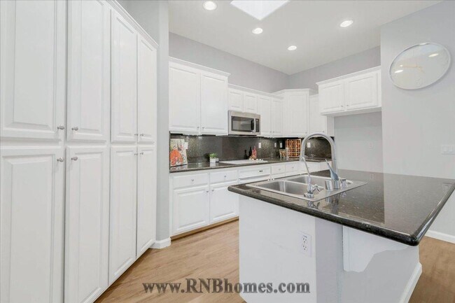 Building Photo - 941 Cameron Dr