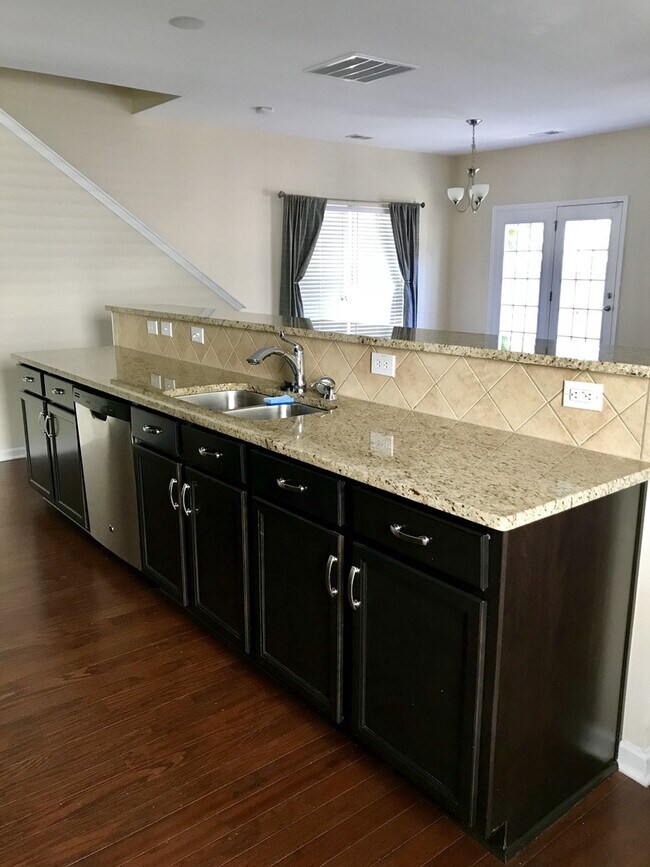 Building Photo - Beautiful Home in West Ashley!
