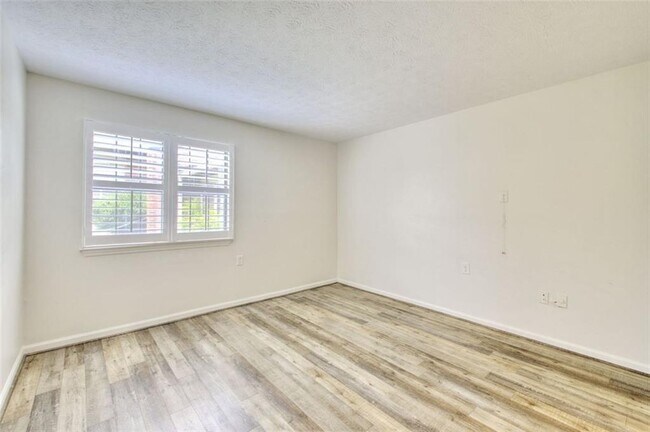 Building Photo - 425 Mount Vernon Hwy NE