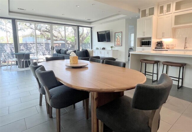 Building Photo - 1206 W Oltorf St