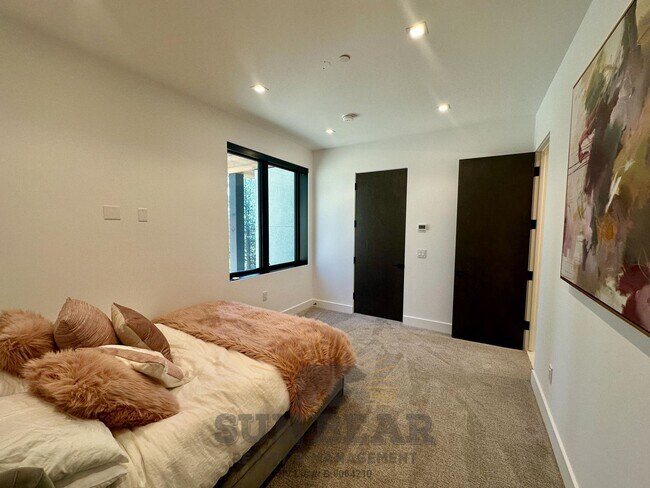 Building Photo - Luxury Mountain Retreat