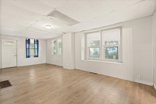 Building Photo - 3 bedroom house for rent