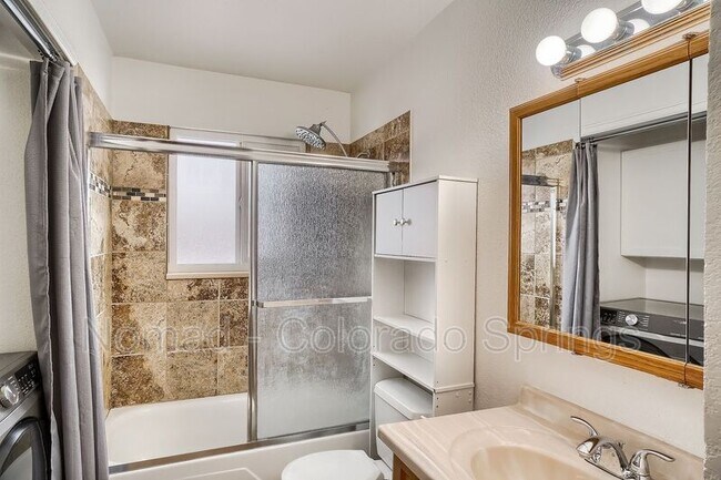 Building Photo - 1524 Maxwell St