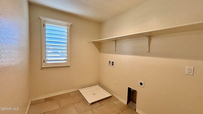 Building Photo - 12437 Pleasant Crest