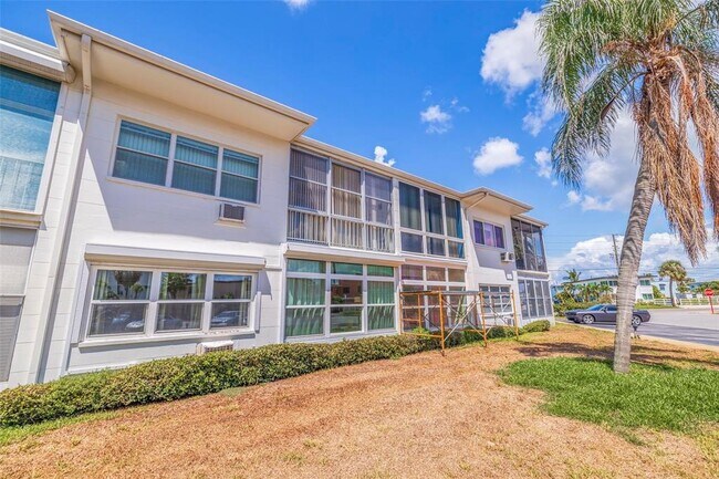 Building Photo - 7050 Sunset Way