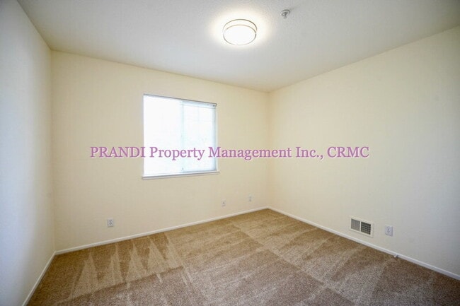 Building Photo - 9 Bayview St