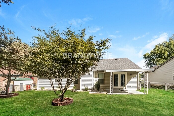 Building Photo - 601 Springmill Dr