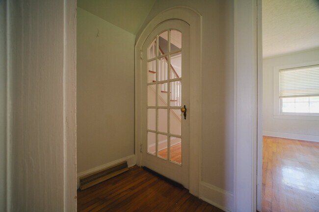 Building Photo - "Charming 3-Bedroom Home with Hardwood Floors & 2 Full Baths in Bessemer City – 1758 Sq Ft of Com...
