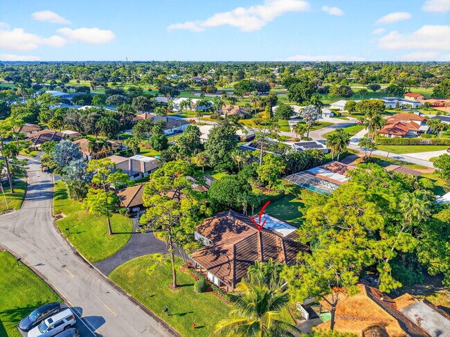 Building Photo - 435 Pine Villa Dr