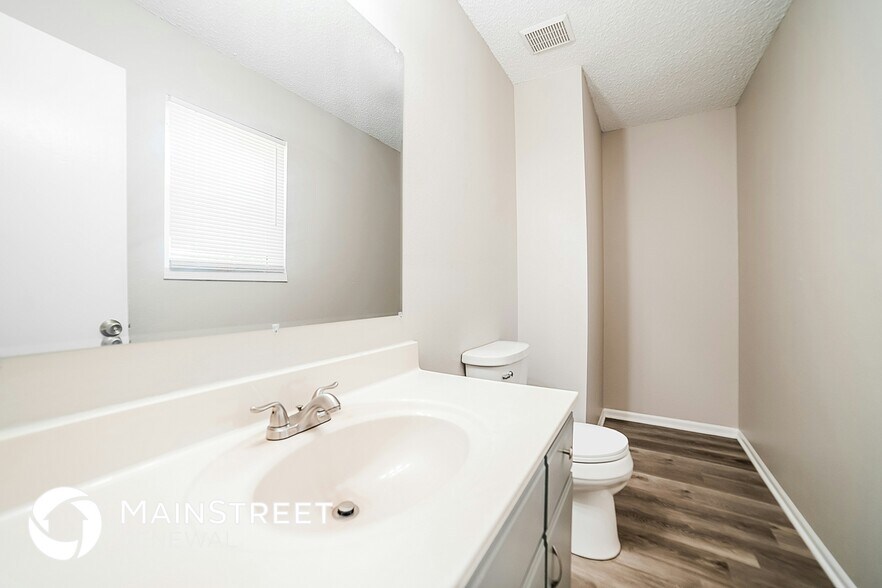 Building Photo - 806 SE 19th St